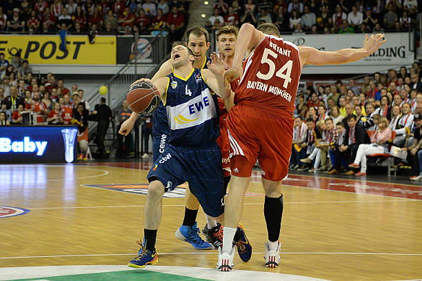 球员继续发 球员继续发