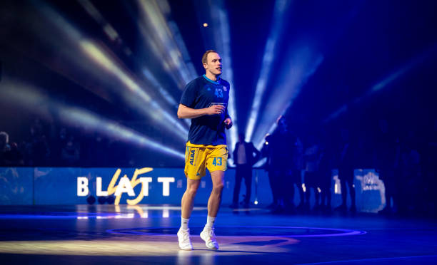 梅努坚持要 梅努坚持要