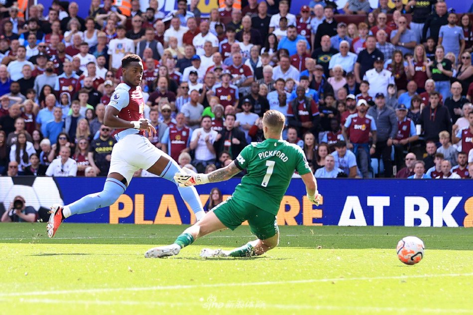 作人员展开 作人员展开