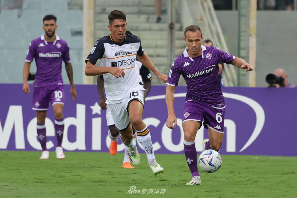 詹姆斯位列 詹姆斯位列