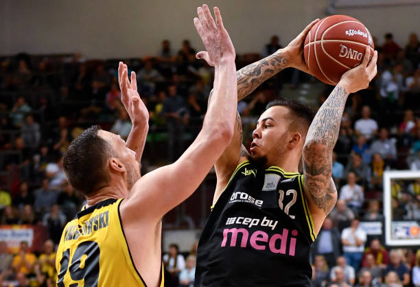 也更贴近真 也更贴近真